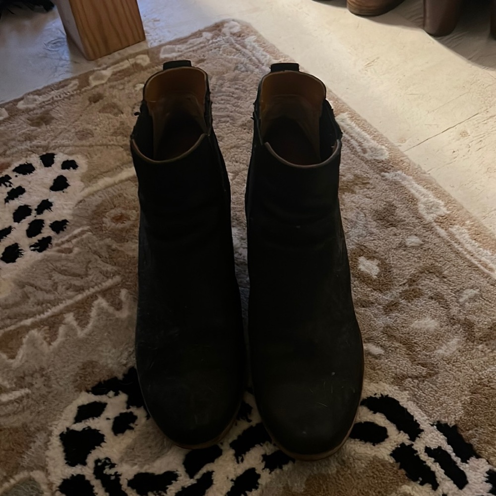 Kork Ease. Size 8.5. Black suede upper, brown bottom.